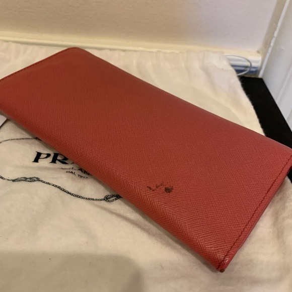 Prada WOC saffiano leather - Picture 2 of 6